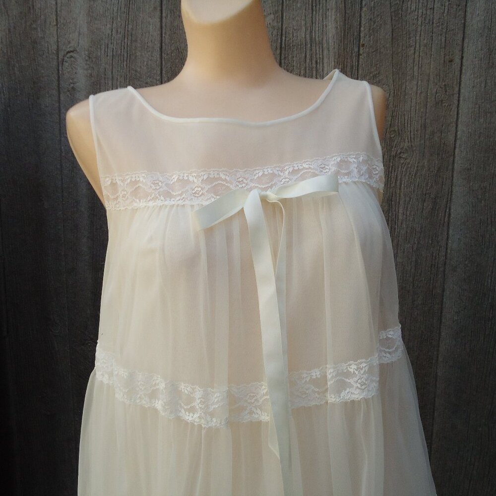 Vintage Cream M Double Nylon Chiffon Lace 60s Babydoll Gown Full Sweep
